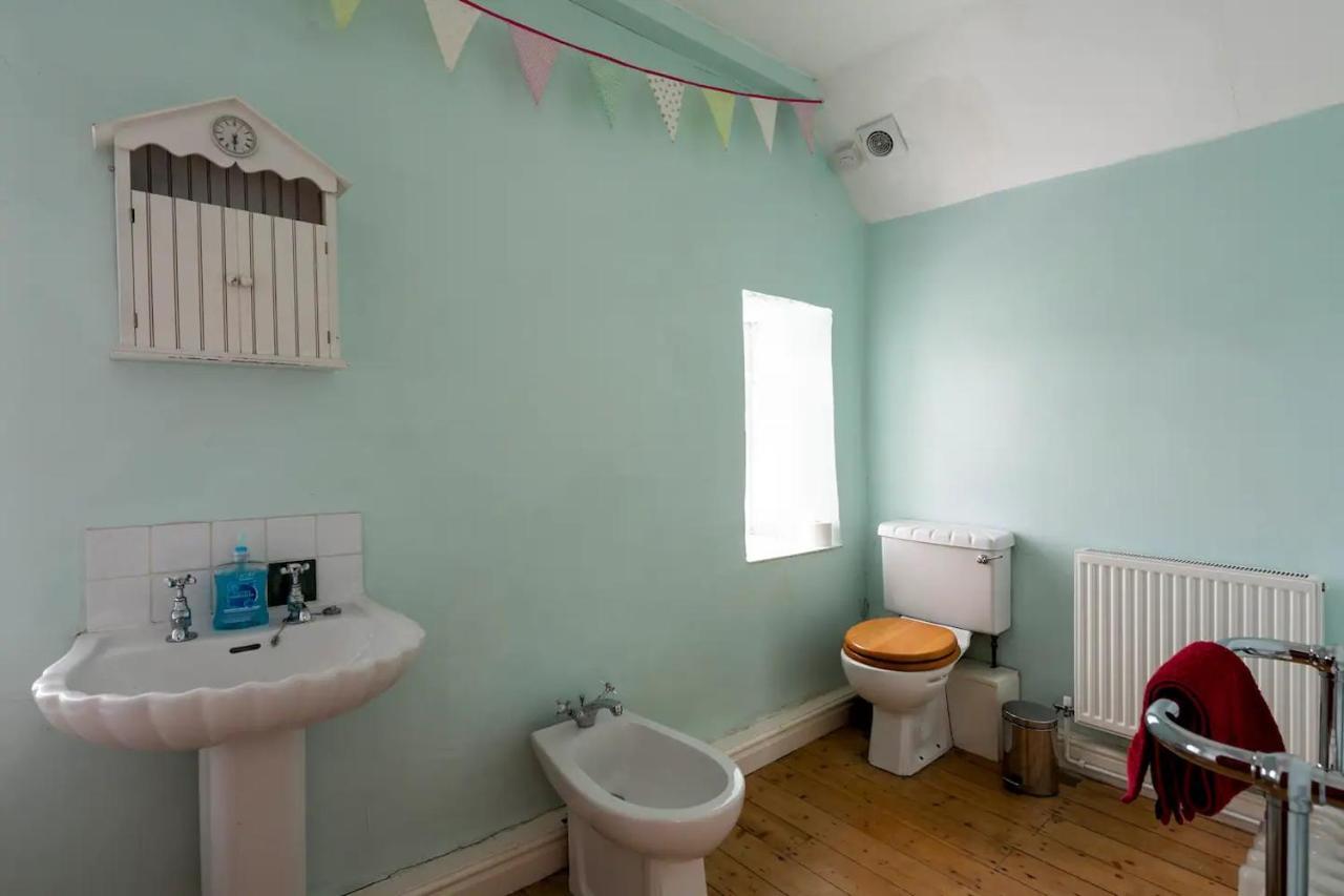 Llys Onnen - North Wales Holiday Cottage モールド エクステリア 写真