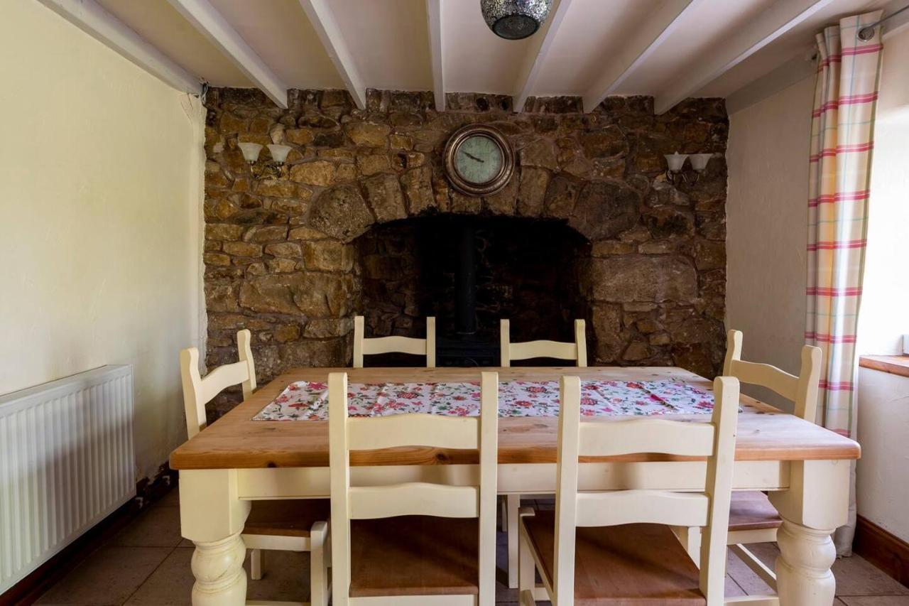 Llys Onnen - North Wales Holiday Cottage モールド エクステリア 写真