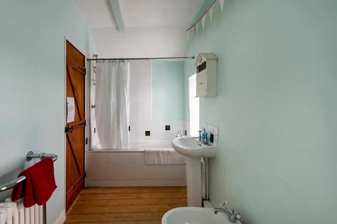 Llys Onnen - North Wales Holiday Cottage モールド エクステリア 写真